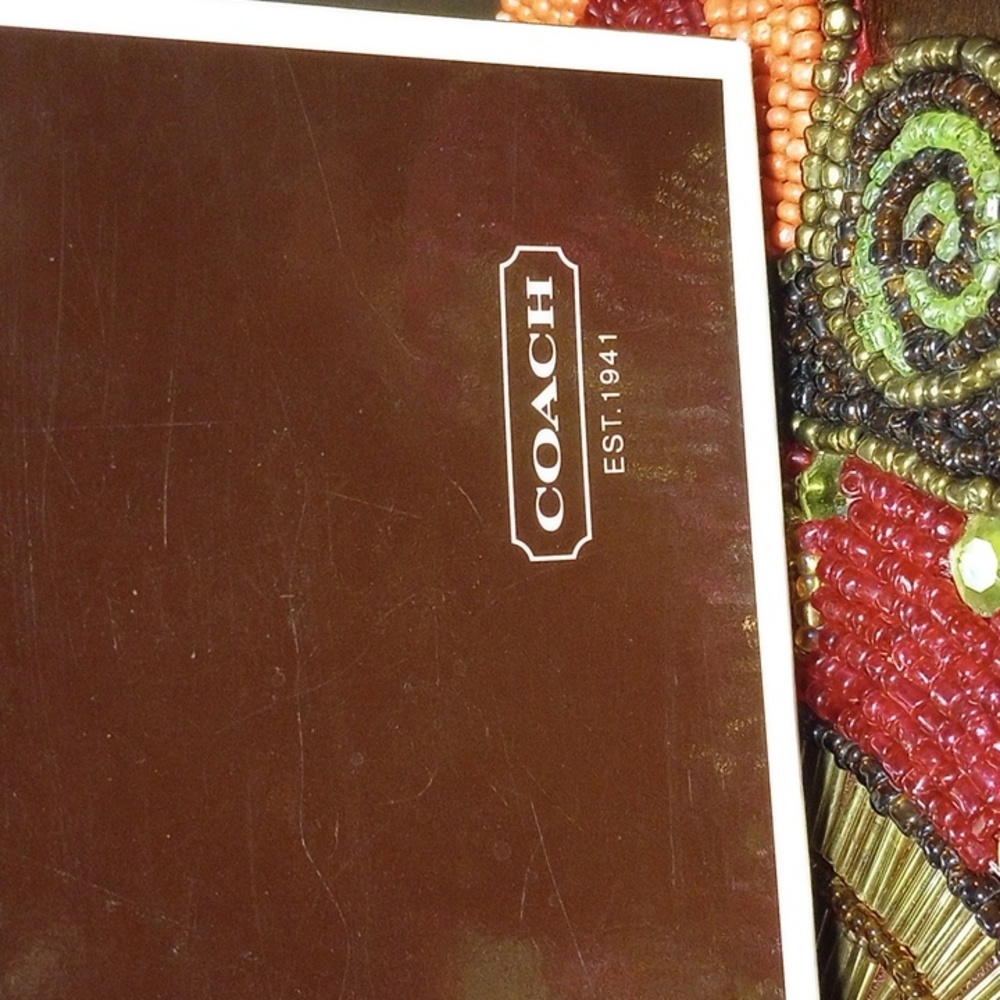 Vintage Coach Gift Box With Tissue - Picture 3 of 17